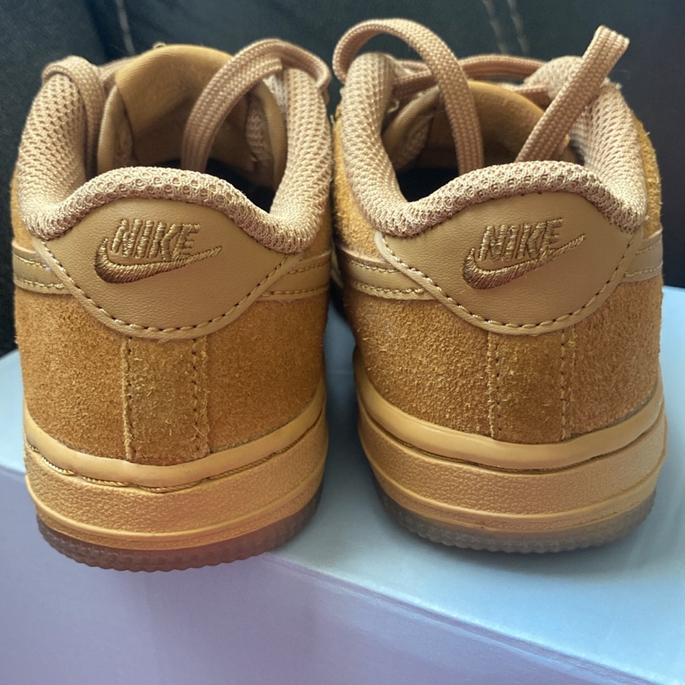 Toddler size 9 Air Force 1 light brown wheat
Callout - tip toe light wear - Picture 5 of 6